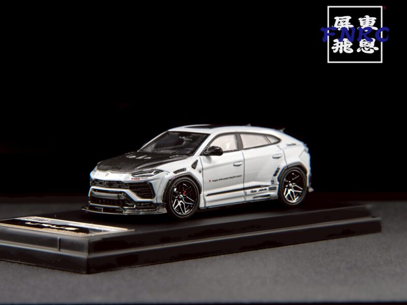 《絕版品奇蹟補貨》Flame 藍寶堅尼 Urus LBWK寬體 白色