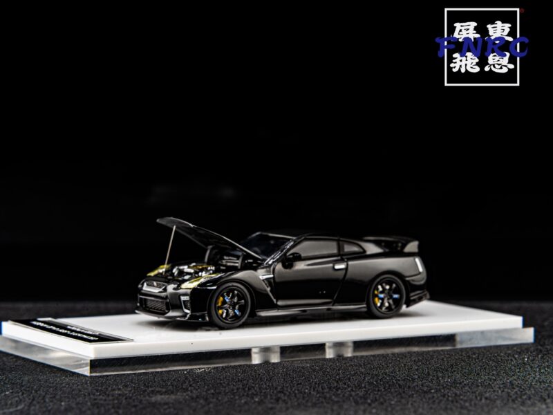 MOTORHELIX Nissan GT-R(R35) 流星珠光黑/碳頂
