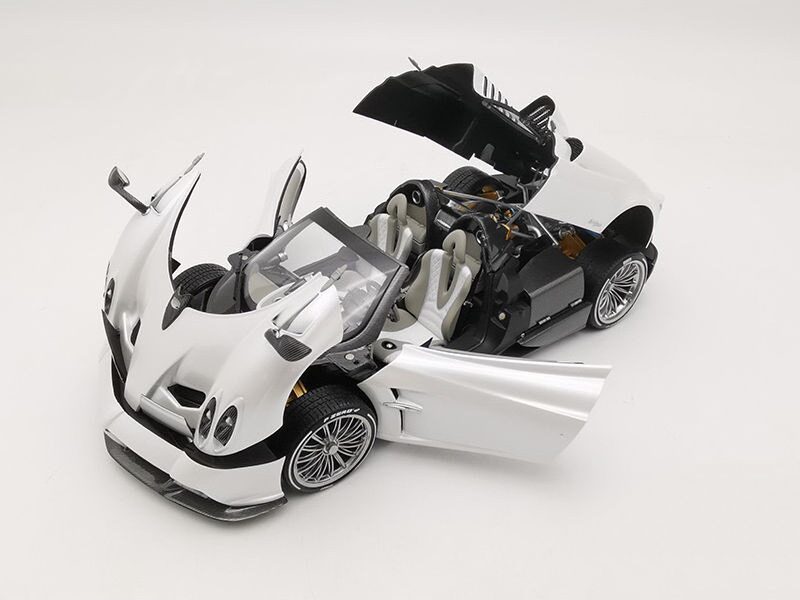 1/18 LCD Model Pagani Huayra Roadster White 合金全可開 1/18 LCD Model Pagani Huayra Roadster White 合金全可開