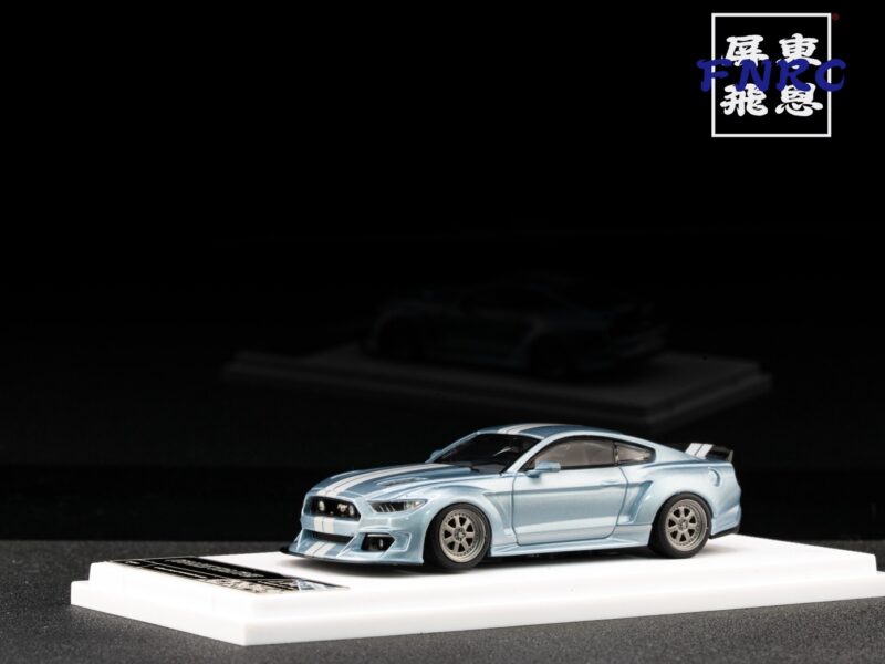 LT 1/64 福特 野馬GT 寬體冰藍白條紋