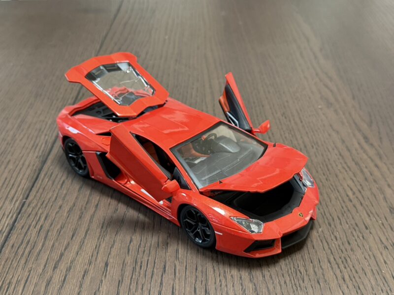 《車友代標》 Burago 1/18 合金全可開 Lamborghini Aventador LP700-4 橘色 《車友代標》 Burago 1/18 合金全可開 Lamborghini Aventador LP700-4 橘色