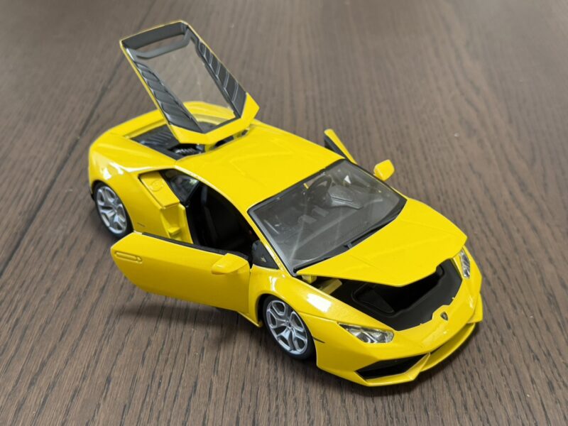 《車友代標》 Burago 1/18 合金全可開 Lamborghini Huracan LP610-4 黃色 《車友代標》 Burago 1/18 合金全可開 Lamborghini Huracan LP610-4 黃色