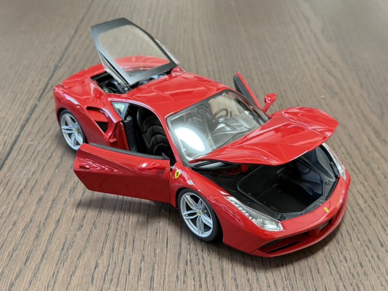 《車友代標》 Burago 1/18 合金全可開 法拉利 488 GTB 標準紅 《車友代標》 Burago 1/18 合金全可開 法拉利 488 GTB 標準紅