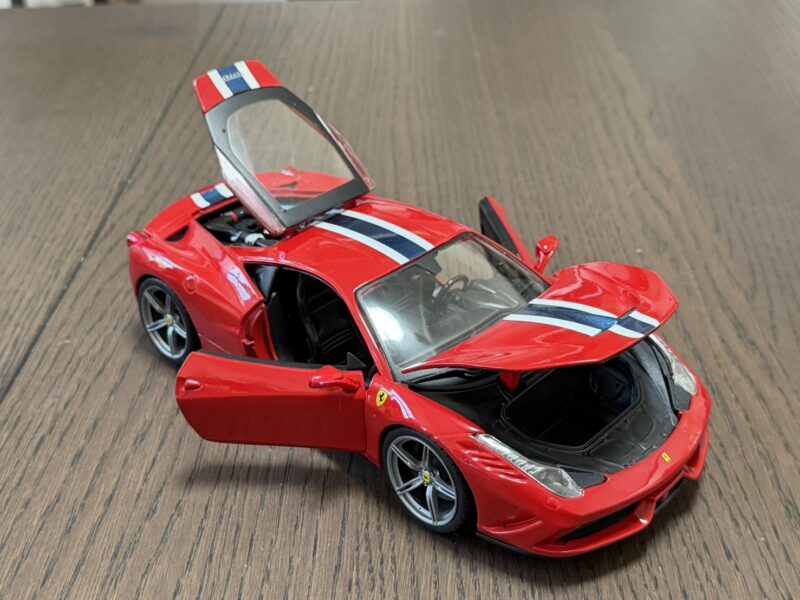 《車友代標》 Burago 1/18 合金全可開 法拉利 458 Speciale 《車友代標》 Burago 1/18 合金全可開 法拉利 458 Speciale