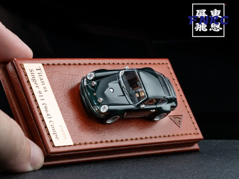 《車友代標!》 日本Make Up精品 Titan 1/64 保時捷 Singer 964 Coupe Brewster Green 樹脂模型 《車友代標!》 日本Make Up精品 Titan 1/64 保時捷 Singer 964 Coupe Brewster Green 樹脂模型