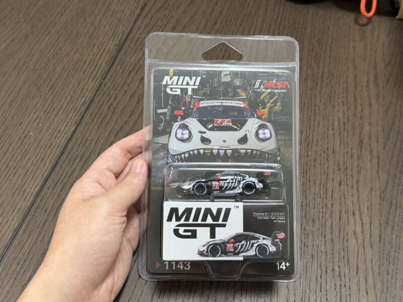 《車友代標!》MINI GT No.1143 吊卡版 保時捷 911 GT3 R 化骨龍 《車友代標!》MINI GT No.1143 吊卡版 保時捷 911 GT3 R 化骨龍