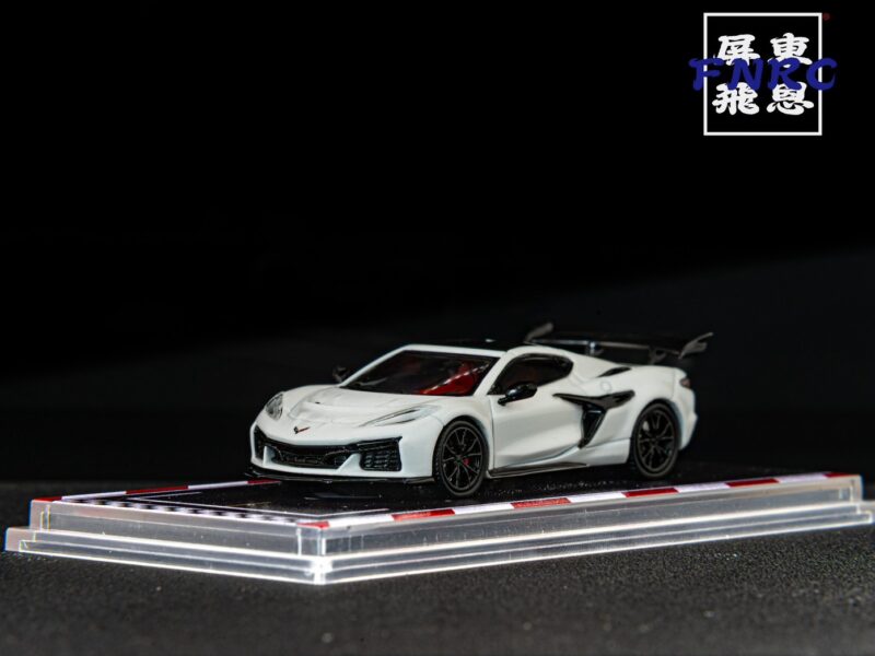 FINE WORKS 1/64 雪佛蘭 Convette C9 白色 碳纖維套件