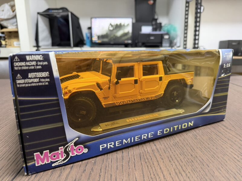 《車友代標》 Maisto 1/18 全可開 HUMMER 黃色 四門有斗版本 《車友代標》 Maisto 1/18 全可開 HUMMER 黃色 四門有斗版本
