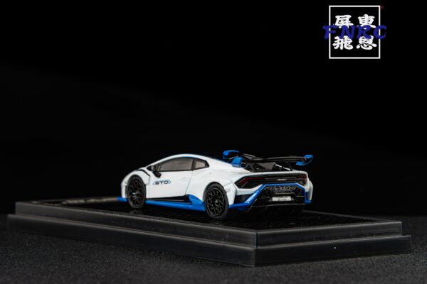 LCD Lamborghini Huracan STO 白色