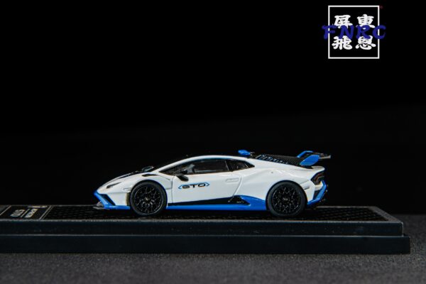 LCD Lamborghini Huracan STO 白色