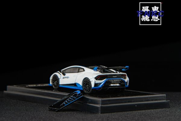 LCD Lamborghini Huracan STO 白色