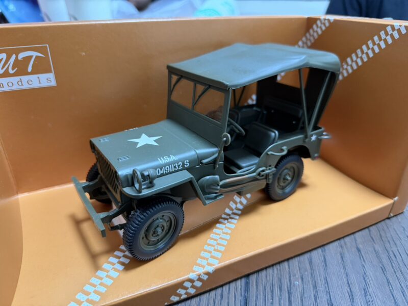《車友代標》UT Model 1/18 WILLY’S JEEP 威力軍用吉普車 《車友代標》UT Model 1/18 WILLY’S JEEP 威力軍用吉普車