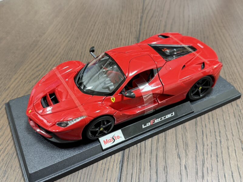 《車友代標》 Maisto 1/18 全可開 法拉利 LaFerrari 標準紅 《車友代標》 Maisto 1/18 全可開 法拉利 LaFerrari 標準紅