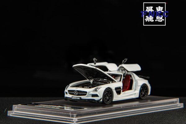 《海外調回絕版品》 FW 1/64 賓士 SLS 白色 鷗翼門 三開
