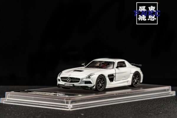 《海外調回絕版品》 FW 1/64 賓士 SLS 白色 鷗翼門 三開
