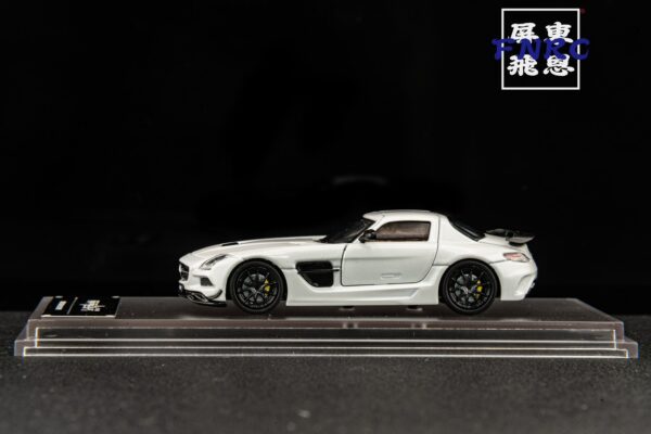 《海外調回絕版品》 FW 1/64 賓士 SLS 白色 鷗翼門 三開