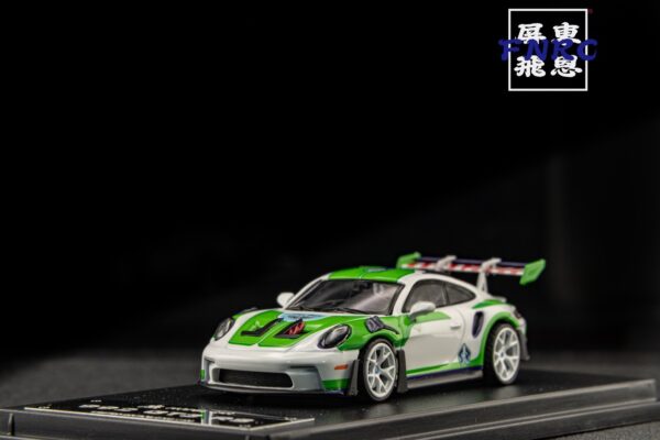 SIXTY FOUR 1/64 保時捷 992 GT3 RS 巴斯光年