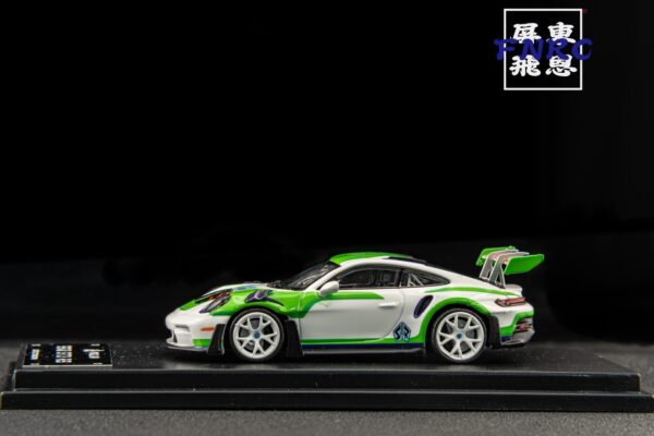 SIXTY FOUR 1/64 保時捷 992 GT3 RS 巴斯光年