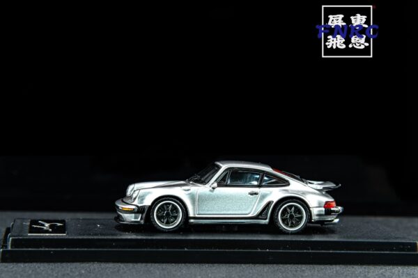 《車友代標》 RM 1/64 保時捷 930 銀色改裝版