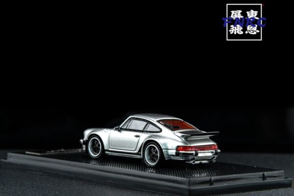 《車友代標》 RM 1/64 保時捷 930 銀色改裝版