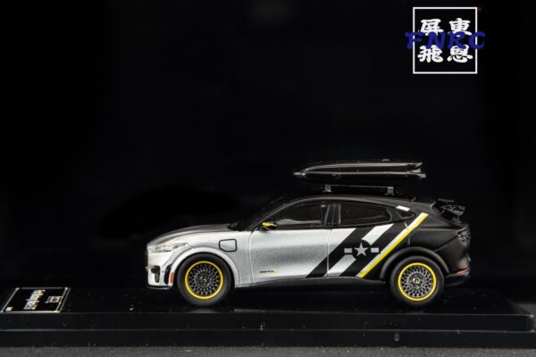 GCD 1/64 福特 電馬 零戰塗裝