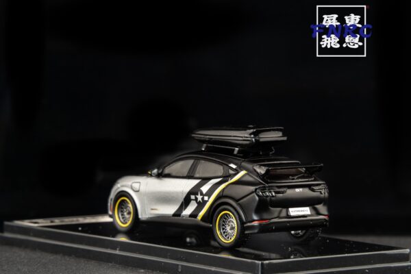GCD 1/64 福特 電馬 零戰塗裝