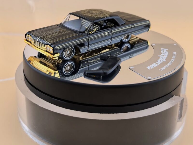 《車友代標》 佛山會展限定 1/64 Fine Works 英帕拉 黑金塗裝 豪華版 附電動旋轉平台