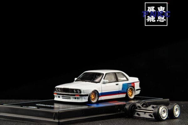 CM 1/64 Pandam M3 E30 珠光白三色拉花