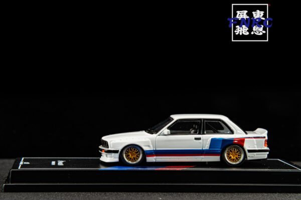 CM 1/64 Pandam M3 E30 珠光白三色拉花