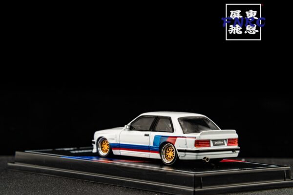 CM 1/64 Pandam M3 E30 珠光白三色拉花