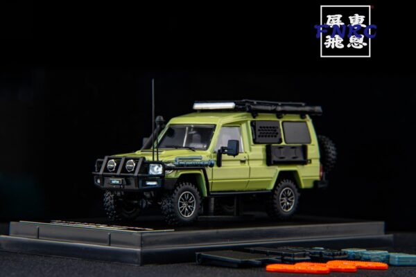《車友代標》 AM 1/64 Toyota 蘭德庫洛澤 綠色 越野豪華版 附配件
