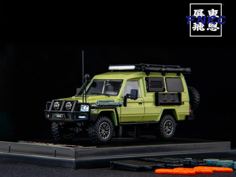 《車友代標》 AM 1/64 Toyota 蘭德庫洛澤 綠色 越野豪華版 附配件 《車友代標》 AM 1/64 Toyota 蘭德庫洛澤 綠色 越野豪華版 附配件